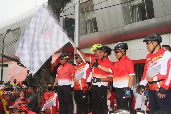Peringati HUT ke-76 Bhayangkara, Edy Rahmayadi Lepas 5.000 Peserta Fun Bike